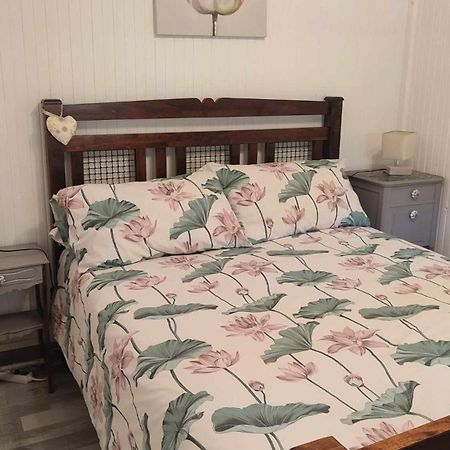 Chalet Dans La Foret....Adorable 1 Bedroom Chalet Surrounded By Woodland Pressignac Εξωτερικό φωτογραφία