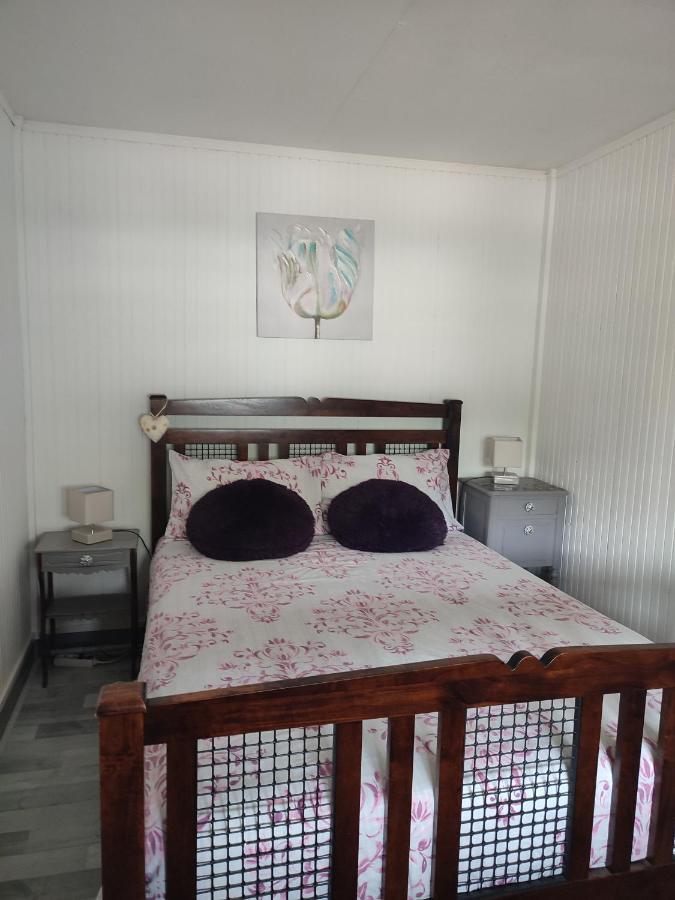 Chalet Dans La Foret....Adorable 1 Bedroom Chalet Surrounded By Woodland Pressignac Εξωτερικό φωτογραφία
